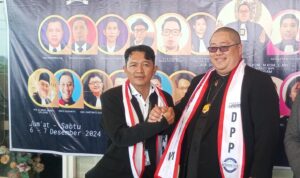 PBH FERADI WPI Advokat dan Paralegal DPC Kota Semarang Resmi Hadir, Siap Berikan Pendampingan dan Bantuan Hukum untuk Masyarakat Doc. Sukindar SH., C,MDF., C,PFW., C,JKJ bersama Ketua Umum FERADI WPI, Adv. Donny Andretti, S.H., S.Kom., M.Kom., CMD., C.PFW., C.MDF., C.JKJ saat menghadiri salah satu kegiatan organisasi FERADI WPI dalam rangka penguatan sinergi advokat dan paralegal serta pelayanan bantuan hukum kepada masyarakat.