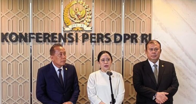 Doc. Puan Maharani menyampaikan keterangan kepada awak media dalam konferensi pers di Gedung DPR RI terkait respons DPR RI terhadap pelemahan nilai tukar rupiah dan kondisi ekonomi nasional.