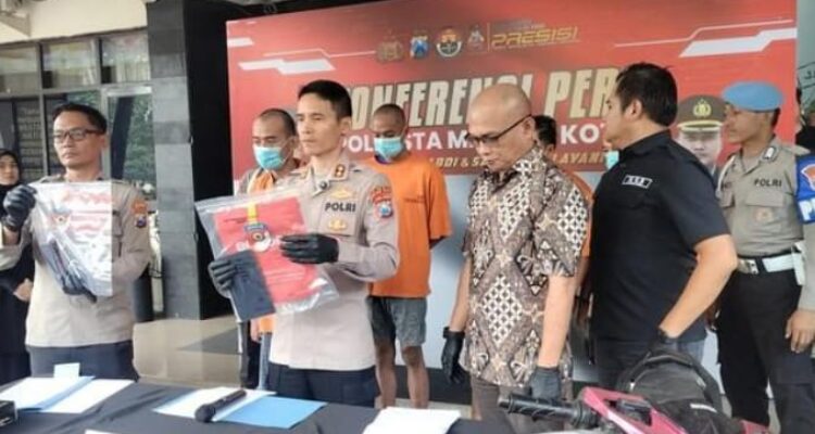 Doc. Petugas kepolisian menunjukkan sejumlah barang bukti hasil tindak kejahatan saat konferensi pers pengungkapan kasus pencurian kendaraan bermotor (curanmor) di wilayah Kabupaten Malang, Rabu (13/5/2026). Dalam kegiatan tersebut, polisi juga menghadirkan sejumlah terduga pelaku yang telah diamankan untuk proses penyelidikan dan pengembangan lebih lanjut.
