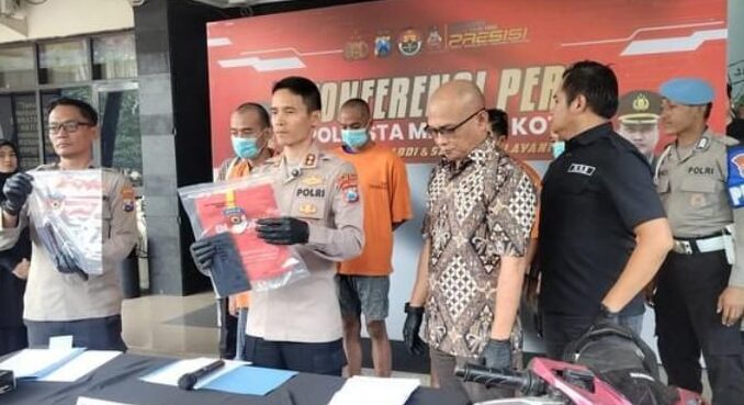 Doc. Petugas kepolisian menunjukkan sejumlah barang bukti hasil tindak kejahatan saat konferensi pers pengungkapan kasus pencurian kendaraan bermotor (curanmor) di wilayah Kabupaten Malang, Rabu (13/5/2026). Dalam kegiatan tersebut, polisi juga menghadirkan sejumlah terduga pelaku yang telah diamankan untuk proses penyelidikan dan pengembangan lebih lanjut.