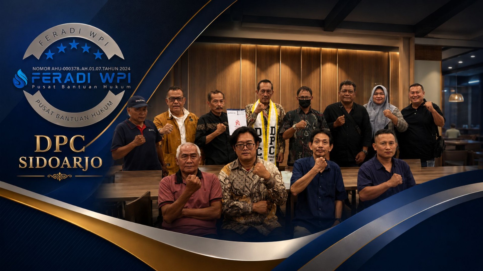 Doc. Jajaran pengurus dan anggota FERADI WPI DPC Sidoarjo berfoto bersama usai kegiatan pembentukan dan pengesahan susunan kepengurusan organisasi sebagai bentuk komitmen memperkuat konsolidasi internal, pelayanan hukum, serta pengembangan program advokasi dan edukasi hukum kepada masyarakat di wilayah Sidoarjo dan sekitarnya.
