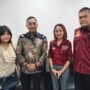 Doc. Tim FERADI WPI DKI Jakarta bersama Ketua DPD FERADI WPI DKI Jakarta Harriani Bianca Daryana dan Dharma Pongrekun saat menghadiri agenda pengawalan pengajuan Judicial Review Undang-Undang Nomor 17 Tahun 2023 tentang Kesehatan di kawasan Mahkamah Konstitusi, Jakarta, Rabu (13/5/2026). Kehadiran sejumlah elemen masyarakat dan organisasi bantuan hukum tersebut menjadi bentuk dukungan terhadap jalur konstitusional dalam penyampaian aspirasi publik secara damai dan tertib.