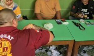 Doc. Arum Cahayati bersama tim kuasa hukum Subur Jaya Lawfirm – FERADI WPI saat melakukan pertemuan usai penyelesaian persoalan yang sempat dialami keluarga tersebut di Boyolali, Jawa Tengah. Pertemuan berlangsung dalam suasana hangat dan penuh kekeluargaan setelah proses penyelesaian dilakukan secara damai.
