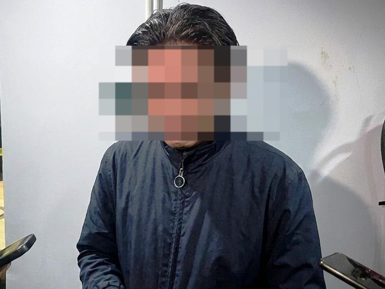 Doc. Seorang pria yang dikaitkan dengan video viral dugaan aktivitas narkoba menyampaikan klarifikasi kepada awak media terkait rekaman yang beredar di media sosial. Dalam dokumentasi ini, wajah yang bersangkutan sengaja diblur untuk menjaga asas praduga tak bersalah serta menghormati proses pendalaman dan pemeriksaan yang masih berlangsung oleh pihak berwenang.