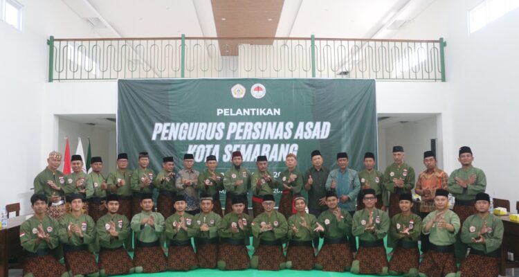 Doc. Keterangan Foto: Ketua Pengkot PERSINAS ASAD Kota Semarang Ariffian Kurniawan bersama jajaran pengurus, Dewan Pembina, dan para Ketua Pengurus Kecamatan se-Kota Semarang usai prosesi pengukuhan kepengurusan masa bhakti 2026–2031 di Aula PKBM Shirothol Mustaqim, Kota Semarang, Kamis (14/5/2026).