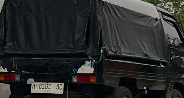 Tawaran Overkontrak dan Top-Up Berujung Hilangnya Mobil Suzuki Carry Milik Warga Tuntang di Salatiga, Keberadaan Kendaraan Belum Diketahui Doc. Unit kendaraan Suzuki Carry Futura 1.5 PU Flat Deck bernopol H 8101 JC milik warga Kecamatan Tuntang, Kabupaten Semarang, yang dilaporkan hilang di wilayah Salatiga usai pemilik kendaraan menerima tawaran overkontrak dan top-up dari seseorang yang mengaku sebagai petugas penagihan.
