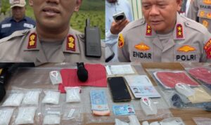 Doc. Kompilasi Kapolres Kukar AKBP Khairul Basyar dan Kapolda Kaltim Irjen Pol Endar Priantoro saat memberikan keterangan kepada media terkait penanganan kasus dugaan narkotika, disertai tampilan sejumlah barang bukti yang diamankan kepolisian dalam pengungkapan perkara tersebut.