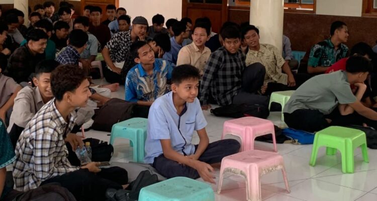 Doc. Para peserta mengikuti talkshow kepemudaan bertajuk “Cerdas Bersosial Media” yang diselenggarakan DPD LDII Kota Semarang di Masjid Shirothol Mustaqim, Semarang, Minggu (17/5/2026), sebagai upaya meningkatkan literasi digital generasi muda di era teknologi informasi.