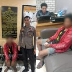 Doc. Terduga pelaku berinisial ES saat menjalani pemeriksaan oleh petugas kepolisian di Polsek Banjarmasin Utara terkait dugaan aksi pemalakan terhadap pengguna jalan di kawasan Kayutangi, Kota Banjarmasin.