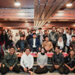 Doc. Narasumber, panitia, dan peserta berfoto bersama usai pelaksanaan World Peace Forum 2026: Featuring Edu Fair and Harmony Tour di Masjid Raya Al Jabbar, Bandung, Jawa Barat, Minggu (17/5/2026).