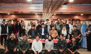 Doc. Narasumber, panitia, dan peserta berfoto bersama usai pelaksanaan World Peace Forum 2026: Featuring Edu Fair and Harmony Tour di Masjid Raya Al Jabbar, Bandung, Jawa Barat, Minggu (17/5/2026).