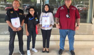 Diduga Ada Pemalsuan Tanda Tangan Akta Hak Tanggungan, Advokat FERADI WPI Dampingi Korban di Polda Jateng Doc. Keterangan Foto: Advokat Donny Andretti bersama tim Firma Hukum Subur Jaya dan Rekan, klien pendampingan, serta rekan media berfoto bersama usai menjalani pemeriksaan dan pendampingan laporan dugaan pemalsuan tanda tangan di Ditreskrimum Polda Jawa Tengah, Senin (18/5/2026).