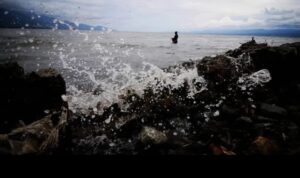 Doc. Kondisi gelombang laut di kawasan pesisir selatan Kabupaten Malang terlihat cukup tinggi saat peringatan dini cuaca dikeluarkan BMKG, Selasa (19/5/2026). Nelayan dan wisatawan diimbau meningkatkan kewaspadaan terhadap potensi ombak besar dan arus laut.