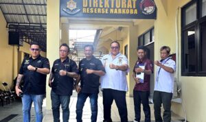 Usai Agenda di Pengadilan dan Polresta, Tim PBH FERADI WPI – Subur Jaya Lawfirm Lanjutkan Pendampingan Pidana di Polda DIY Doc. Ketua Umum FERADI WPI Donny Andretti bersama jajaran tim pendamping hukum PBH FERADI WPI dan Subur Jaya Lawfirm saat menghadiri agenda pendampingan pidana di Polda DIY, Sleman, Yogyakarta.