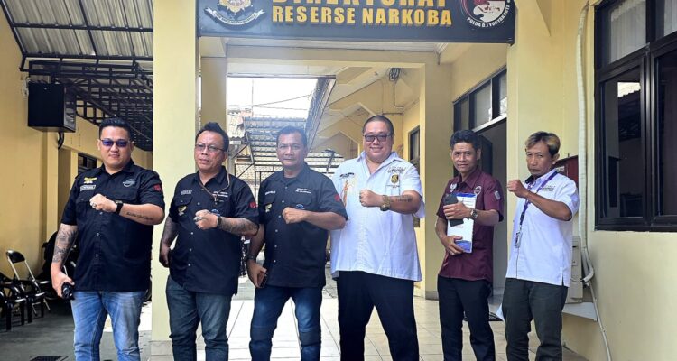 Doc. Ketua Umum FERADI WPI Donny Andretti bersama jajaran tim pendamping hukum PBH FERADI WPI dan Subur Jaya Lawfirm saat menghadiri agenda pendampingan pidana di Polda DIY, Sleman, Yogyakarta.