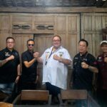 Doc. Ketua Umum FERADI WPI Advokat Donny Andretti bersama jajaran tim Subur Jaya Lawfirm dan PBH FERADI WPI berfoto bersama usai agenda koordinasi penanganan perkara di Kedai Den Wir, Kota Yogyakarta, Rabu (20/5/2026).