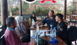 Doc. Keterangan Foto: Ketua Umum FERADI WPI, Advokat Donny Andretti, S.H., S.Kom., M.Kom., C.Md., C.PFW., C.MDF., C.JKJ., bersama Ketua PBH FERADI WPI DPC Kota Semarang, Sukindar, S.H., C.PFW., C.MDF., C.JKJ., saat melakukan konsultasi dan pendampingan hukum kepada klien terkait persoalan SP3 serta mekanisme lelang berdasarkan ketentuan hukum yang berlaku, di Hans Kopi, Jalan Veteran, Kota Semarang, Rabu (20/5/2026).