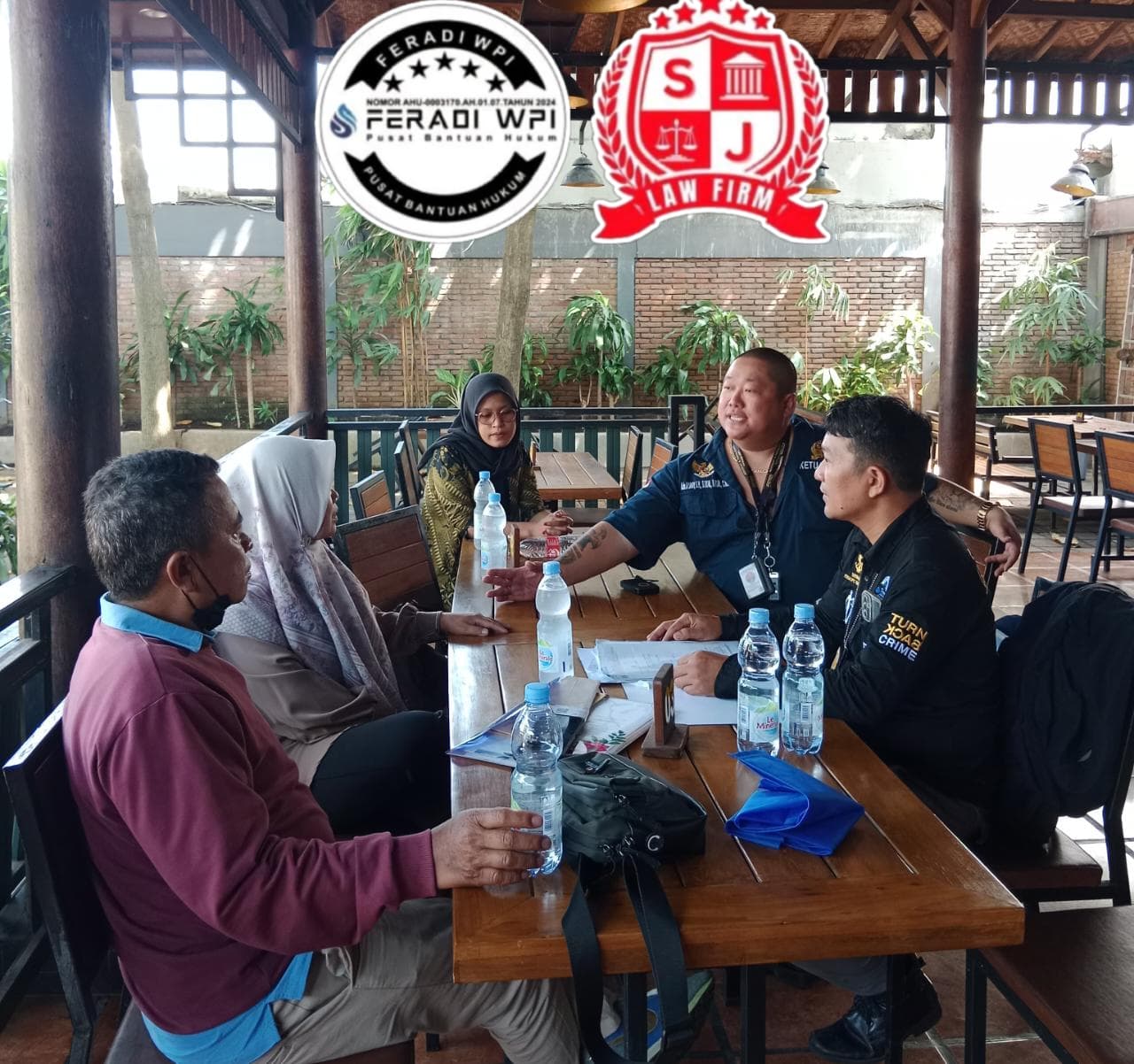 Doc. Keterangan Foto: Ketua Umum FERADI WPI, Advokat Donny Andretti, S.H., S.Kom., M.Kom., C.Md., C.PFW., C.MDF., C.JKJ., bersama Ketua PBH FERADI WPI DPC Kota Semarang, Sukindar, S.H., C.PFW., C.MDF., C.JKJ., saat melakukan konsultasi dan pendampingan hukum kepada klien terkait persoalan SP3 serta mekanisme lelang berdasarkan ketentuan hukum yang berlaku, di Hans Kopi, Jalan Veteran, Kota Semarang, Rabu (20/5/2026).