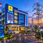 Doc. Ilustrasi gedung PLN dan jaringan transmisi listrik tegangan tinggi di tengah isu pemadaman listrik massal yang melanda sejumlah wilayah di Pulau Sumatera. Gangguan pasokan listrik tersebut memicu sorotan terhadap ketahanan infrastruktur energi nasional dan sistem kelistrikan lintas provinsi. Catatan: Gambar ini hanya merupakan ilustrasi dan tidak menggambarkan kondisi atau lokasi kejadian sebenarnya.