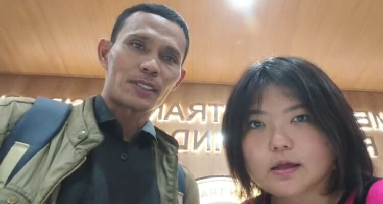 Doc. Sudirlam, tokoh masyarakat asal Kuantan Singingi, Riau, saat menyampaikan komitmen perjuangannya terkait dugaan belum terpenuhinya hak masyarakat transmigrasi UPT/SP 2 Desa Air Balui, Kabupaten Musi Banyuasin, Sumatera Selatan, didampingi tim hukum FERADI WPI DPD DKI Jakarta di Jakarta.