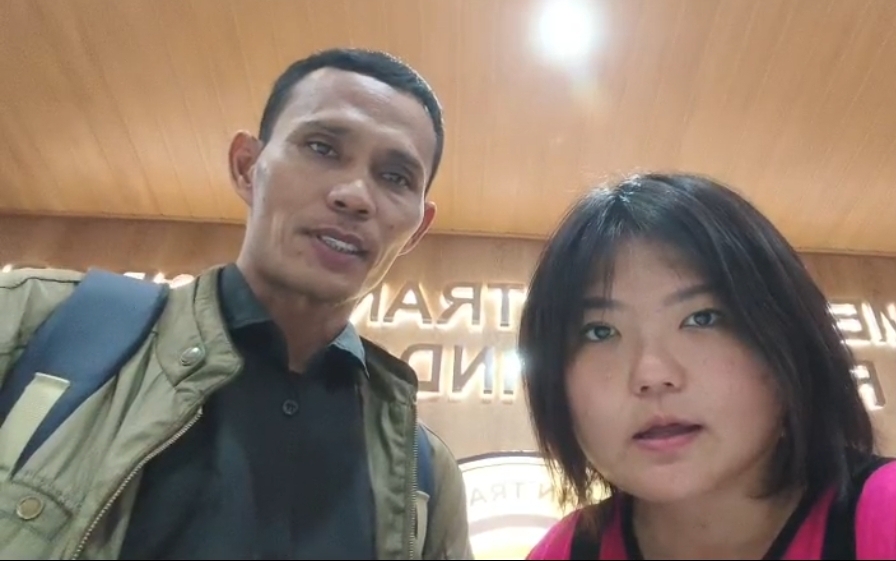 Doc. Sudirlam, tokoh masyarakat asal Kuantan Singingi, Riau, saat menyampaikan komitmen perjuangannya terkait dugaan belum terpenuhinya hak masyarakat transmigrasi UPT/SP 2 Desa Air Balui, Kabupaten Musi Banyuasin, Sumatera Selatan, didampingi tim hukum FERADI WPI DPD DKI Jakarta di Jakarta.