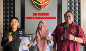 Doc. Tim kuasa hukum FERADI WPI bersama Nanik Supriyati dan keluarga berfoto bersama usai menghadiri agenda koordinasi dan klarifikasi di Satreskrim Polrestabes Semarang terkait proses penyelidikan dugaan transaksi tabung gas, Senin (25/5/2026).