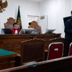 Doc. Suasana persidangan perkara perdata antara mitra pengemudi dan PT GoTo Gojek Tokopedia Tbk. di Pengadilan Negeri Jakarta Selatan, Selasa (26/5/2026). Sidang memasuki tahap pemeriksaan ahli sebagai bagian dari proses pembuktian terkait sengketa kemitraan, tarif, dan biaya layanan transportasi berbasis aplikasi.