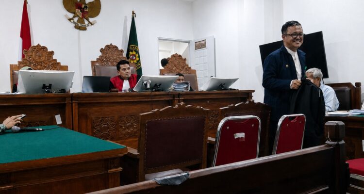 Doc. Suasana persidangan perkara perdata antara mitra pengemudi dan PT GoTo Gojek Tokopedia Tbk. di Pengadilan Negeri Jakarta Selatan, Selasa (26/5/2026). Sidang memasuki tahap pemeriksaan ahli sebagai bagian dari proses pembuktian terkait sengketa kemitraan, tarif, dan biaya layanan transportasi berbasis aplikasi.