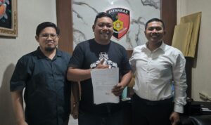 Layanan 110 Polres Gianyar Dampingi Pengambilan Mobil Terkait Laporan di Polres Tabanan, FERADI WPI Sampaikan Apresiasi Doc. Tim pendamping hukum dari Subur Jaya Lawfirm – FERADI WPI bersama jajaran kepolisian Polres Gianyar dan Polsek Blahbatuh berfoto bersama usai proses pendampingan dan pengamanan pengambilan kendaraan terkait laporan di Polres Tabanan, Jumat (22/5/2026), di wilayah Saba, Kabupaten Gianyar, Bali.