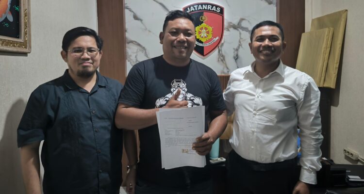 Doc. Tim pendamping hukum dari Subur Jaya Lawfirm – FERADI WPI bersama jajaran kepolisian Polres Gianyar dan Polsek Blahbatuh berfoto bersama usai proses pendampingan dan pengamanan pengambilan kendaraan terkait laporan di Polres Tabanan, Jumat (22/5/2026), di wilayah Saba, Kabupaten Gianyar, Bali.