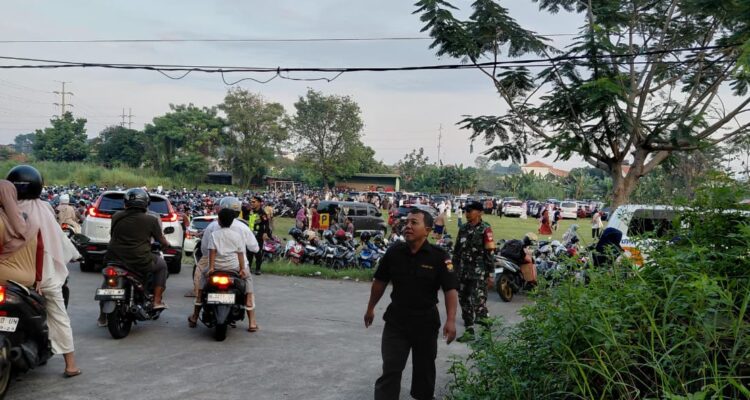 Doc. Jamaah mulai memadati Lapangan Garnisun Kalisari, Kota Semarang, Jawa Tengah, Rabu (27/5/2026), menjelang pelaksanaan Salat Idul Adha 1447 Hijriah. Warga dari sejumlah wilayah di Kota Semarang hadir sejak pagi hari untuk mengikuti rangkaian ibadah Hari Raya Idul Adha.