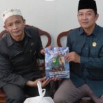 Doc. Pengurus PC LDII Kecamatan Ngaliyan menyerahkan secara simbolis Majalah Nuansa kepada perwakilan instansi di wilayah Kecamatan Ngaliyan, Kota Semarang, Kamis (28/5/2026), dalam rangka kegiatan distribusi informasi dan koordinasi kegiatan keagamaan.