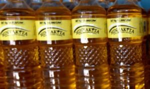 Doc. Produk minyak goreng subsidi Minyakita dalam kemasan botol dipajang di salah satu toko kebutuhan pokok. Dalam beberapa waktu terakhir, ketersediaan dan harga Minyakita di sejumlah daerah menjadi perhatian masyarakat akibat kelangkaan pasokan dan kenaikan harga di tingkat eceran.