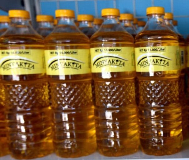 Doc. Produk minyak goreng subsidi Minyakita dalam kemasan botol dipajang di salah satu toko kebutuhan pokok. Dalam beberapa waktu terakhir, ketersediaan dan harga Minyakita di sejumlah daerah menjadi perhatian masyarakat akibat kelangkaan pasokan dan kenaikan harga di tingkat eceran.