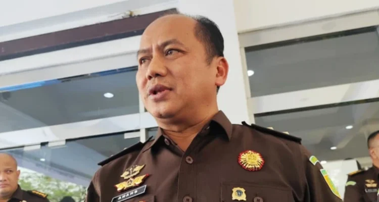 Doc. Kapuspenkum Kejaksaan Agung RI, Anang Supriatna, menyampaikan keterangan kepada awak media terkait perkembangan penyidikan dugaan tindak pidana korupsi program Badan Gizi Nasional (BGN) di Jakarta.