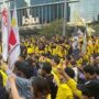 Doc. Sejumlah mahasiswa dan elemen masyarakat menyampaikan aspirasi dalam aksi unjuk rasa di kawasan Jakarta pada Jumat, 12 Juni 2026. Aksi tersebut berlangsung secara tertib dengan pengawalan aparat keamanan.