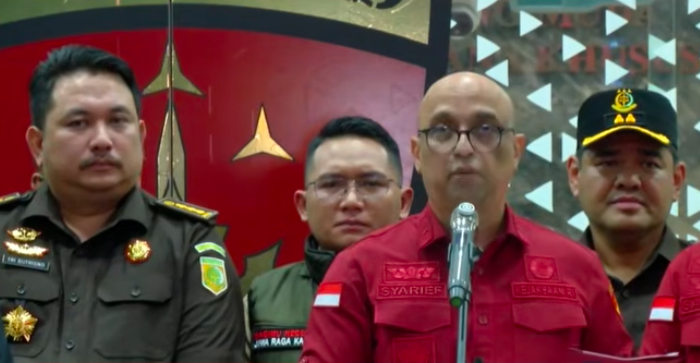 Doc. Jaksa Agung Muda Tindak Pidana Khusus (Jampidsus) Kejaksaan Agung memberikan keterangan kepada awak media dalam konferensi pers terkait perkembangan penyidikan dugaan tindak pidana korupsi tata kelola Program Makan Bergizi Gratis (MBG) di Gedung Kejaksaan Agung, Jakarta, Rabu (3/6/2026). Dalam konferensi pers tersebut, penyidik menyampaikan penetapan sejumlah tersangka dan perkembangan penanganan perkara yang sedang berjalan.