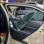 Doc. Kondisi kaca belakang sebelah kanan mobil Honda HRV milik korban yang pecah akibat aksi pencurian di area parkir sebuah minimarket di Jalan Jombang Raya, Ciputat, Kota Tangerang Selatan. Pelaku diduga memanfaatkan kelengahan korban untuk mengambil sejumlah barang berharga yang berada di dalam kendaraan.