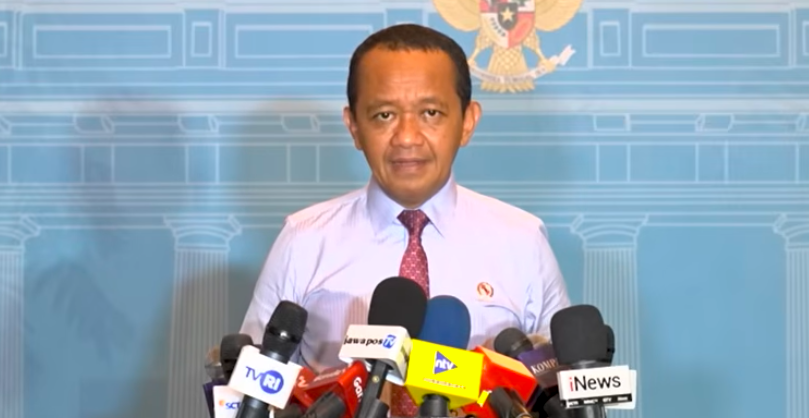 Doc. Menteri Energi dan Sumber Daya Mineral (ESDM) Bahlil Lahadalia menyampaikan keterangan kepada awak media usai mengikuti rapat bersama Presiden terkait sektor energi dan hilirisasi industri di Jakarta, Jumat (12/6/2026). Dalam keterangannya, Bahlil memaparkan sejumlah arahan pemerintah mengenai ketahanan energi nasional, kebijakan harga BBM, serta percepatan pengembangan energi alternatif.