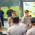 Doc. Pimpinan apel memberikan arahan kepada personel gabungan Polri, TNI, dan instansi terkait saat Apel Kesiapan Pengamanan Aksi Demonstrasi Mahasiswa di kawasan Gedung DPR/MPR RI, Jakarta, Jumat (12/6/2026). Dalam arahannya, personel diinstruksikan mengedepankan pendekatan humanis, profesional, dan persuasif guna menjaga keamanan serta memastikan penyampaian aspirasi masyarakat berlangsung tertib dan kondusif.