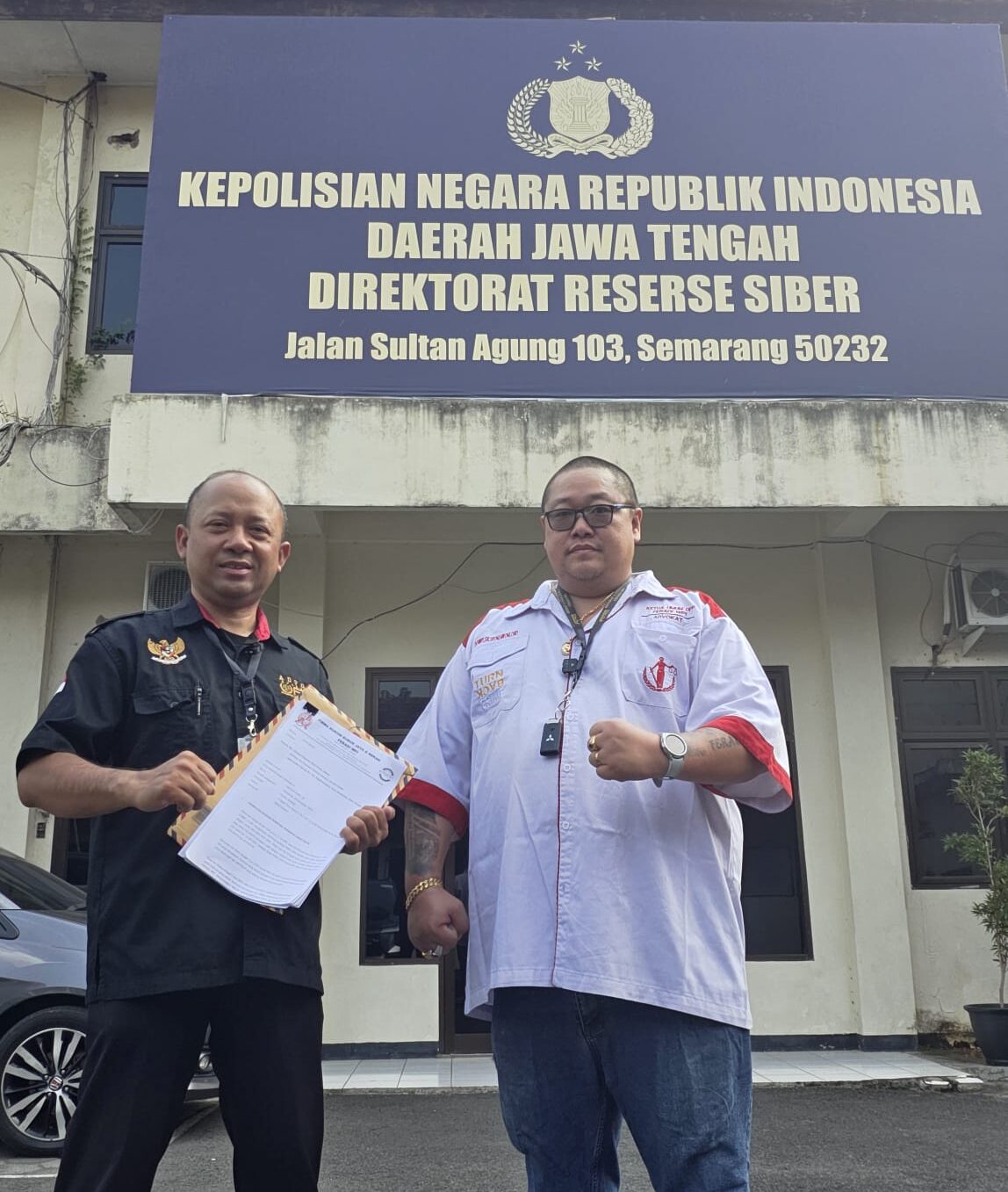 Doc. Eko Affandy didampingi Advokat Donny Andretti usai menyampaikan laporan terkait dugaan penggunaan bukti transfer palsu dalam proses pendaftaran PKPA-UPA FERADI WPI kepada Direktorat Reserse Siber Polda Jawa Tengah di Semarang, Selasa (2/6/2026). Laporan tersebut diajukan untuk ditindaklanjuti sesuai mekanisme hukum yang berlaku.