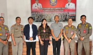 Doc. Kasat Reskrim Polres Tabanan bersama peserta Sosialisasi Korwasbin Penyidik Polri kepada PPNS Kabupaten Tabanan berfoto bersama setelah kegiatan yang berlangsung di Kantor Satpol PP Kabupaten Tabanan.