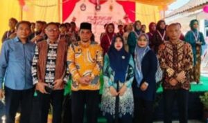 Doc. Siswa Kelas VI SD Negeri 03 Kendalsari berfoto bersama kepala sekolah, guru, dan wali murid setelah rangkaian kegiatan pelepasan yang menandai berakhirnya masa pendidikan dasar Tahun Ajaran 2025/2026.