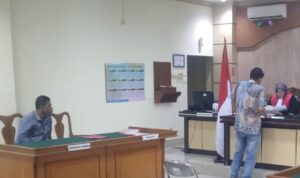 Doc. Ruang sidang Pengadilan Hubungan Industrial (PHI) pada Pengadilan Negeri Banjarmasin yang menjadi tempat berlangsungnya persidangan perkara sengketa ketenagakerjaan antara mantan awak kapal dan PT Patria Maritim Lines, di mana majelis hakim membacakan putusan terkait status hubungan kerja dan hak-hak normatif pekerja.