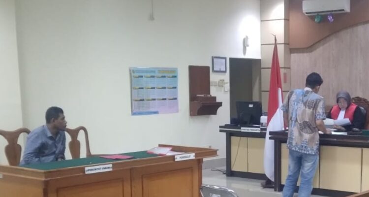 Doc. Ruang sidang Pengadilan Hubungan Industrial (PHI) pada Pengadilan Negeri Banjarmasin yang menjadi tempat berlangsungnya persidangan perkara sengketa ketenagakerjaan antara mantan awak kapal dan PT Patria Maritim Lines, di mana majelis hakim membacakan putusan terkait status hubungan kerja dan hak-hak normatif pekerja.
