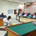 Doc. Suasana persidangan perkara perselisihan hubungan industrial antara dua mantan dosen dan Yayasan Pendidikan Bunga Kalimantan Politeknik Indonesia Banjarmasin di Pengadilan Hubungan Industrial pada Pengadilan Negeri Banjarmasin.