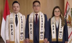 Jonathan GYB Resmi Dilantik sebagai Ketua DPC FERADI WPI Kabupaten Cilacap Periode 2026–2031 Doc. Ketua DPC FERADI WPI Kabupaten Cilacap, Jonathan GYB, C.PFW., C.MDF., C.JKJ., C.FTAX., bersama Wakil Ketua DPC David Agus Winoto, S.H., C.PFW., C.MDF., C.JKJ., C.FTAX., serta salah satu Bendahara DPC FERADI WPI Kabupaten Cilacap, Ibu Dian Cahyaningsih, saat prosesi pelantikan dan pengukuhan pengurus DPC FERADI WPI Kabupaten Cilacap periode 2026–2031 di Cilacap.