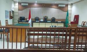Doc. Suasana ruang sidang Pengadilan Hubungan Industrial (PHI) pada Pengadilan Negeri Banjarmasin sebelum persidangan perkara sengketa ketenagakerjaan antara ahli waris almarhum Samsu La Sappe dan PT Pulau Seroja Jaya dimulai, Kamis (11/6/2026).