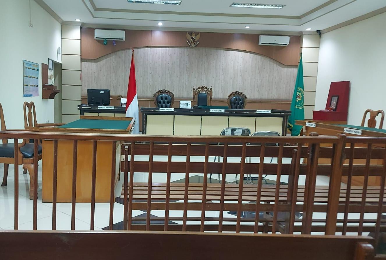Doc. Suasana ruang sidang Pengadilan Hubungan Industrial (PHI) pada Pengadilan Negeri Banjarmasin sebelum persidangan perkara sengketa ketenagakerjaan antara ahli waris almarhum Samsu La Sappe dan PT Pulau Seroja Jaya dimulai, Kamis (11/6/2026).