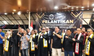 Ketua Umum FERADI WPI Lantik Pengurus Dpc Jakarta Timur Dan Kota Bogor Masa Bakti 2026–2031 Doc. Foto bersama jajaran pengurus dan tamu undangan usai pelantikan DPC FERADI WPI Jakarta Timur dan DPC FERADI WPI Kota Bogor masa bakti 2026–2031. Ketua Umum FERADI WPI, Adv. Donny Andretti, S.H., S.Kom., M.Kom., C.Md., C.PFW., C.MDF., C.JKJ., C.FTAX., berdiri di posisi tengah didampingi jajaran pengurus pusat, pengurus daerah, pengurus cabang, serta anggota organisasi sebagai simbol kebersamaan dan konsolidasi organisasi pascapelantikan, Rabu (10/6/2026).